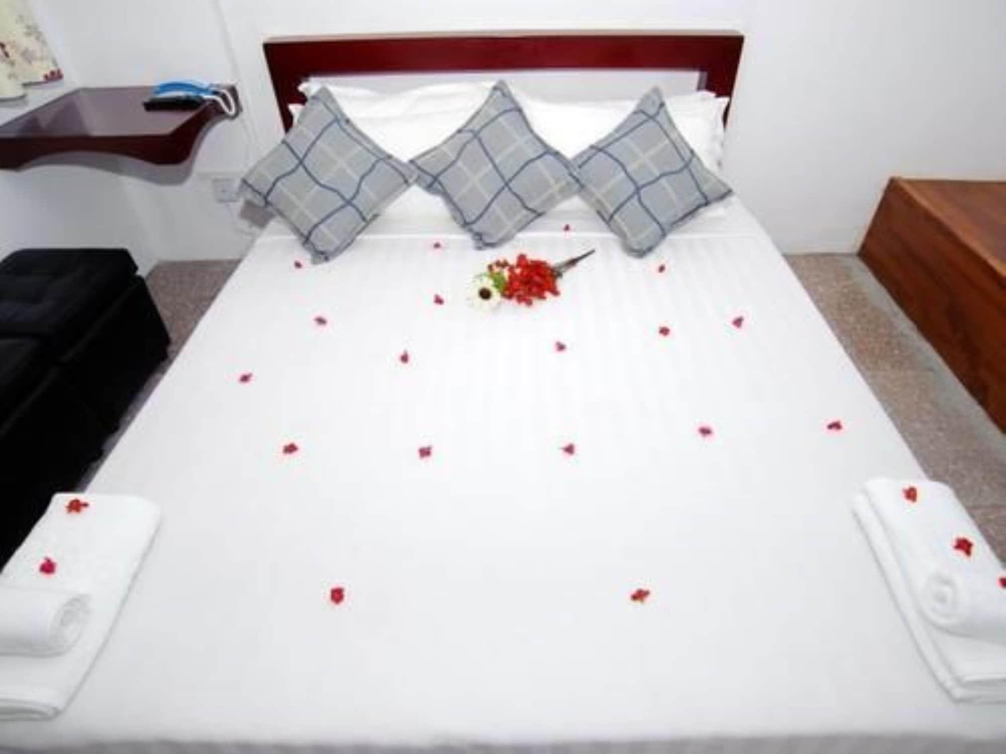 יאנגון Agga Youth Hotel מראה חיצוני תמונה