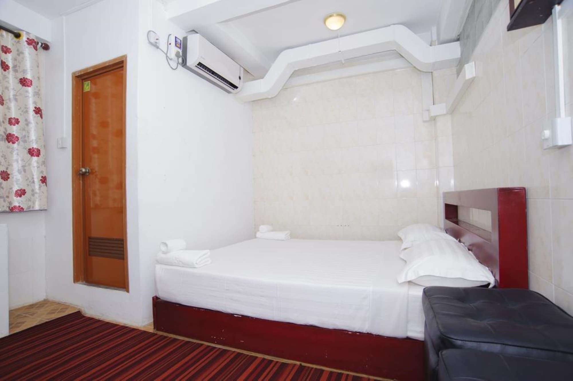 יאנגון Agga Youth Hotel מראה חיצוני תמונה