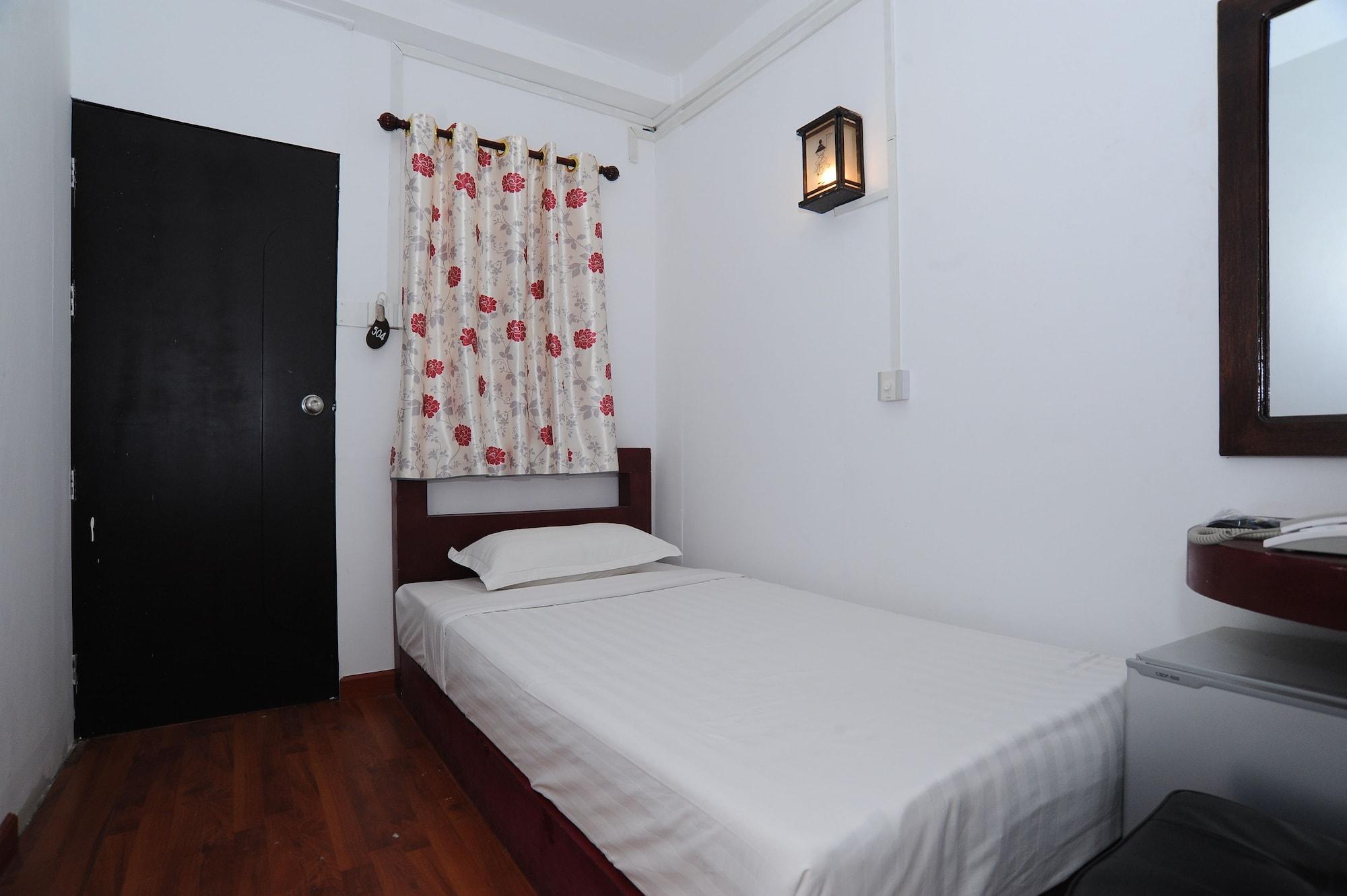 יאנגון Agga Youth Hotel מראה חיצוני תמונה