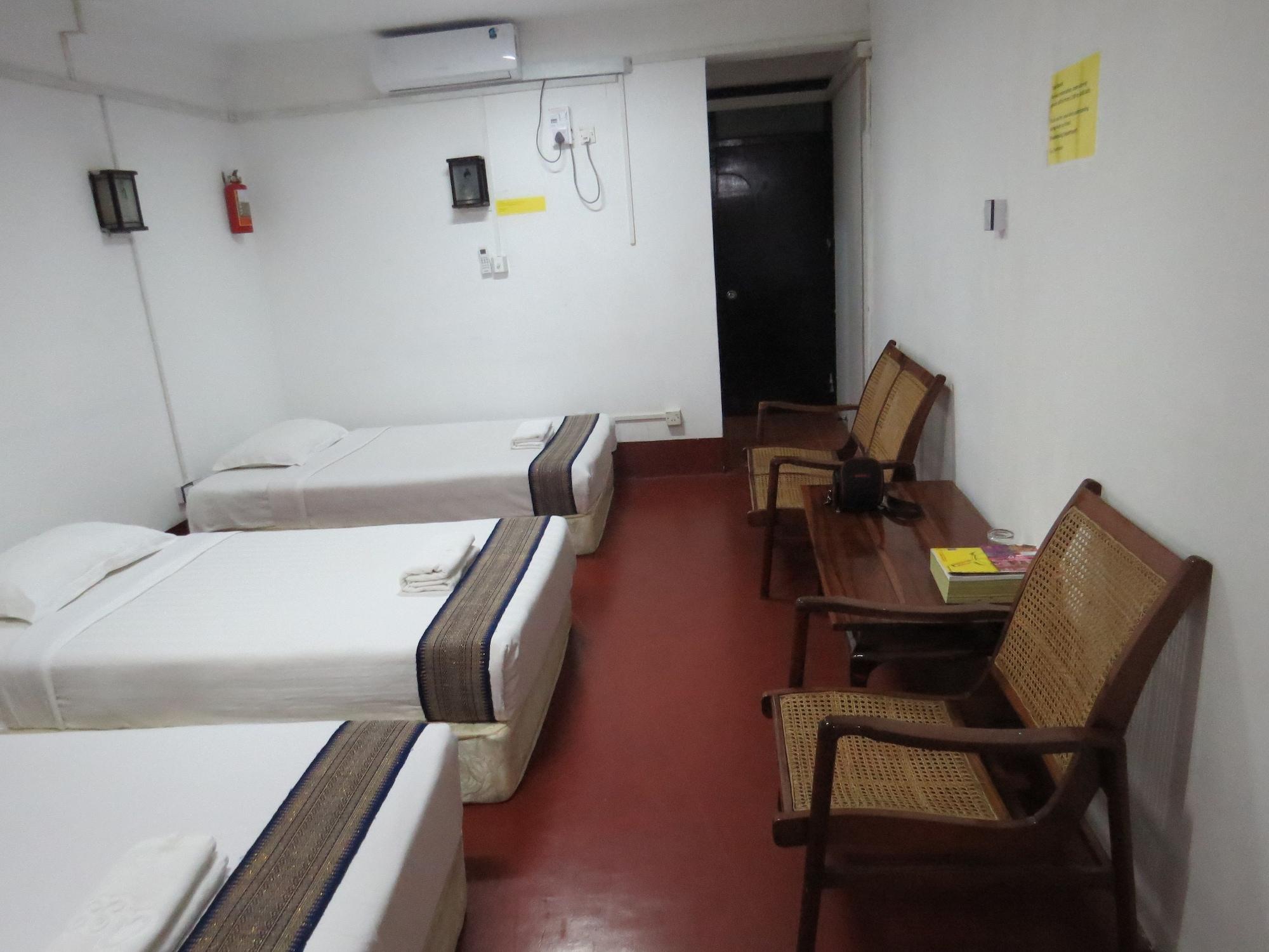 יאנגון Agga Youth Hotel מראה חיצוני תמונה