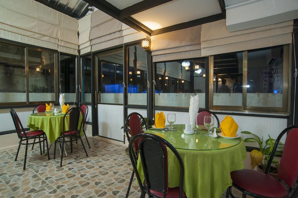 יאנגון Agga Youth Hotel מראה חיצוני תמונה
