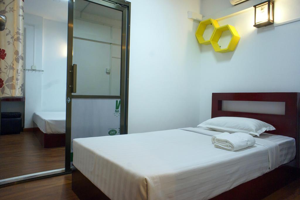 יאנגון Agga Youth Hotel מראה חיצוני תמונה