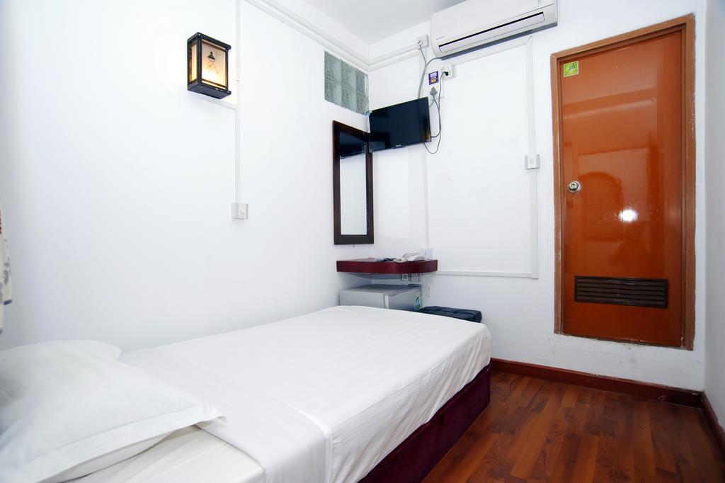 יאנגון Agga Youth Hotel מראה חיצוני תמונה