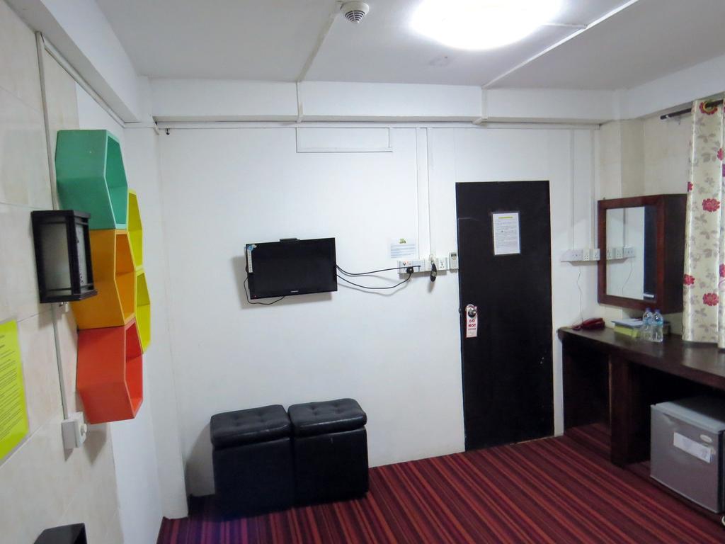 יאנגון Agga Youth Hotel מראה חיצוני תמונה