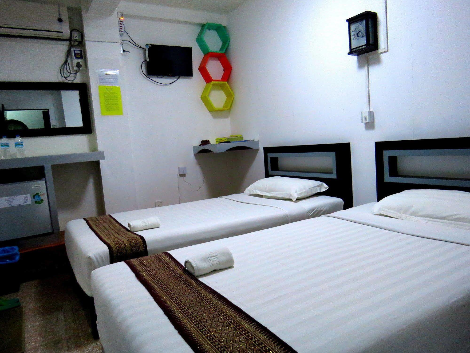 יאנגון Agga Youth Hotel מראה חיצוני תמונה